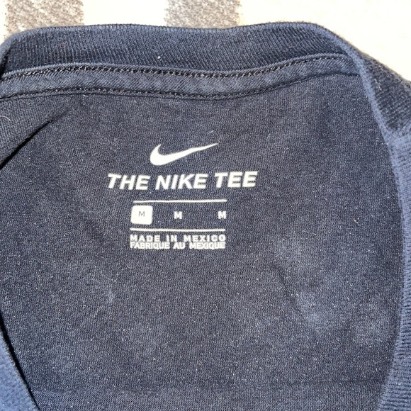 🔥🔥NIKE SHIRT🔥🔥 - Picture 3 of 3